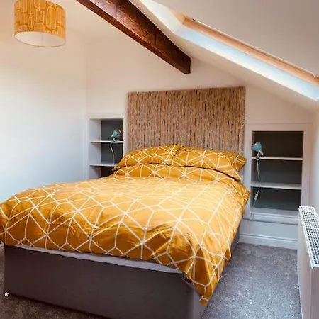 Luxury 2 Bed 4 Mins From M6 J44 Pet Friendly, Daire