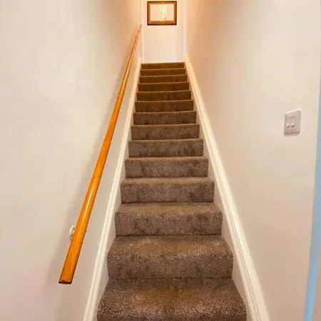 Daire Luxury 2 Bed 4 Mins From M6 J44 Pet Friendly, *