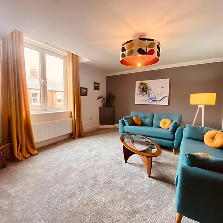 Luxury 2 Bed 4 Mins From M6 J44 Pet Friendly, Apartamento