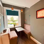 Luxury 2 Bed 4 Mins From M6 J44 Pet Friendly, *